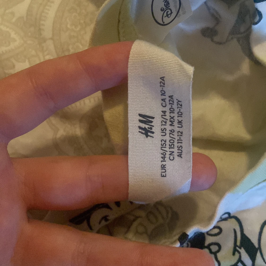 Lite fläckar men skön och fin  - 91