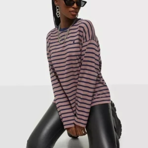 Carhartt WIP L/S Robie T/S strl XS - Använd 2 ggr. Jättefint skick! Oversized. Köpt för 800kr. 