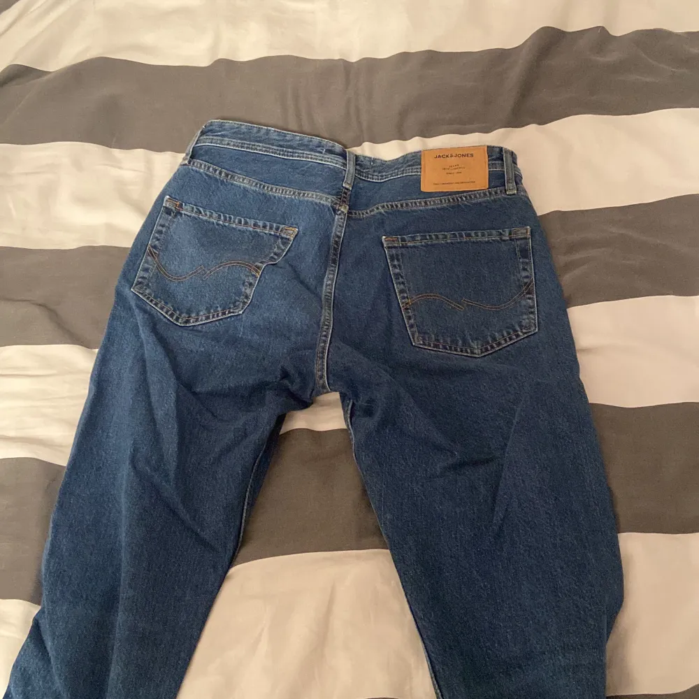 Blå jack & joans jeans loose/ chris storlek 31/32 aldrig använda eftersom de va för små för mig. Kan frakta. Jeans & Byxor.