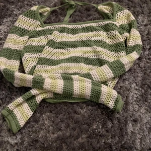 Söt topp - Söt topp som passar både till sommaren eller då det är kallare med ett linne under, står varken storlek eller märke där av priset 🩷skulle säga storlek S