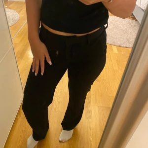 Kostymbyxor  - Knappt använda och är i en super fint skick men kommer tyvärr inte till användning 