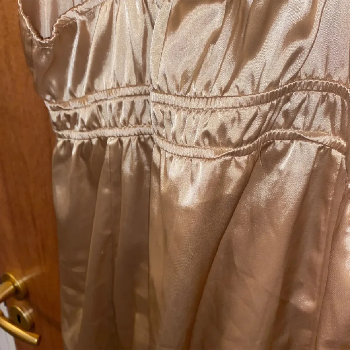guldklänning i silke - 91