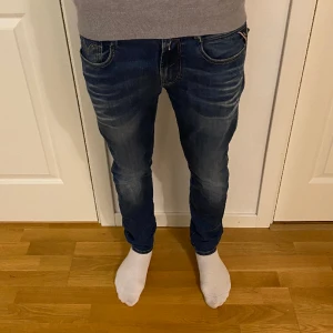 Replay jeans  - Ett par otroligt feta jeans från märket replay i modellen ”anbass”. Skick 8/10. Storlek 29/32. Pris går att diskutera.