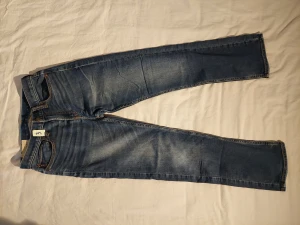Abercrombie Jeans - Abercrombie kids Storlek: 28/30 Färg: blå Skick: gott