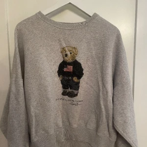 Grå Ralph Lauren sweatshirt  - Använd fåtal gånger, storlek M💞