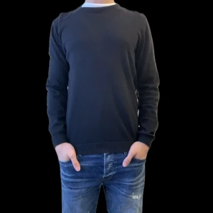 Jack and Jones sweatshirt - Säljer nu denna Jack and Jones sweatshirt i fint skick. Storlek S.