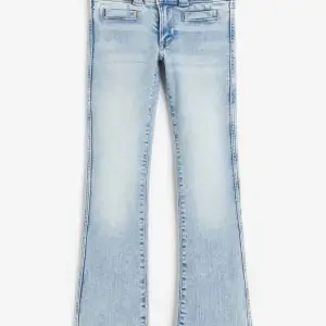 Hej! Säljer mina jeans från hm och andvända 2 gånger typ🩷skriv om fler bilder för man ser inte så bra  
