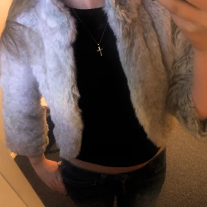Pälsjacka - Super snygg ish trekvarts pälsjacka från Veromoda💗Inga synliga defekter💗