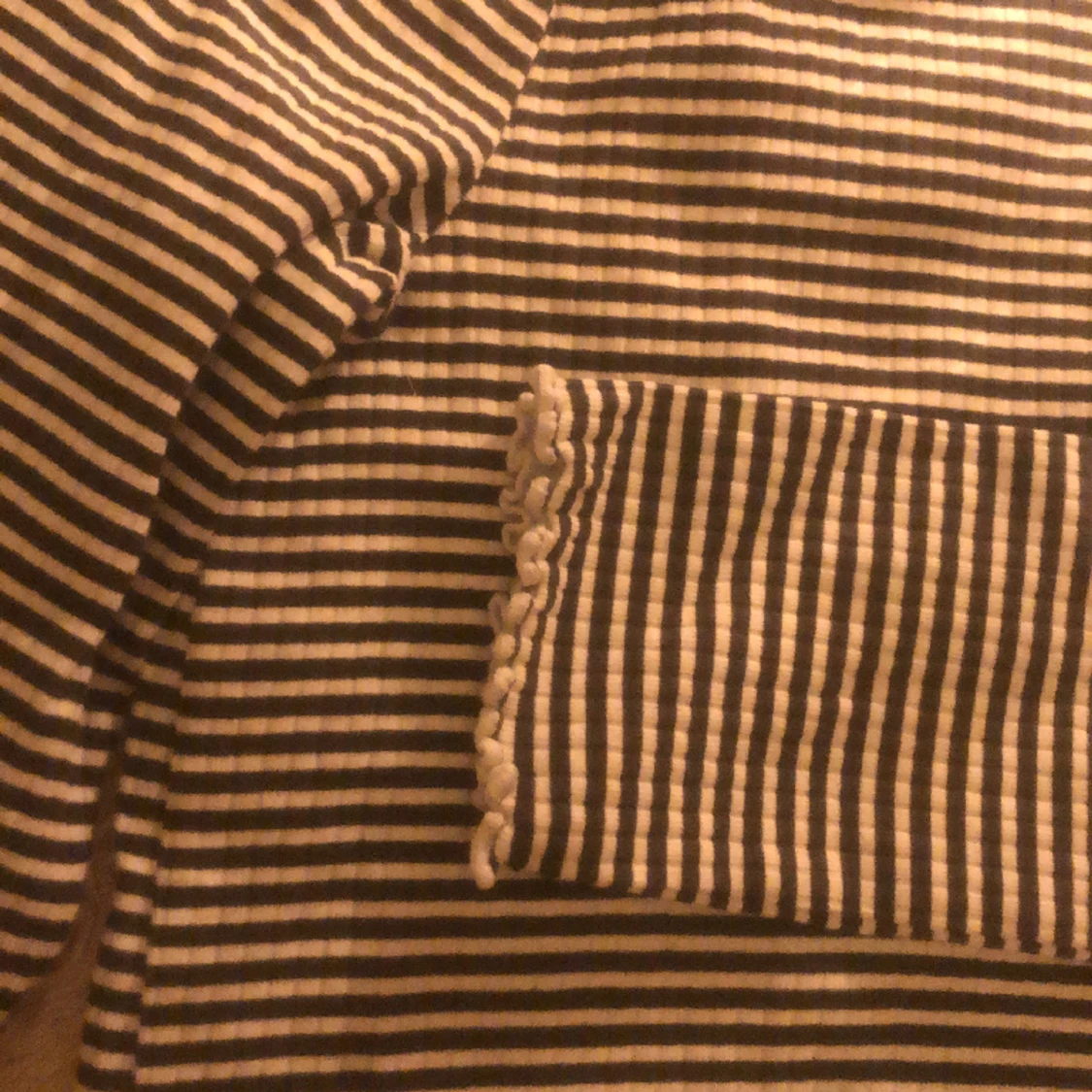 Randig svart vit långärmad tröja - 91