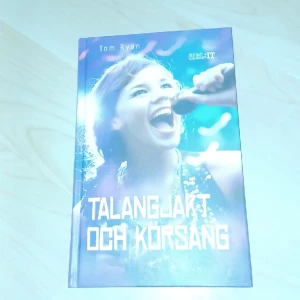 En bok som heter Talangjakt och körsånG  - En helt oanvänd bok,