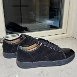 Lanvin - Säljer mina lanvins då jag inte använder dom mera. Riktigt fina ser helt nya ut skick 9 av 10