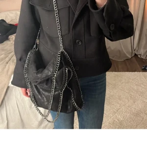 Väska - Säljer min liknande Stella McCartney väska pågrund av att jag inte använder den längre💗