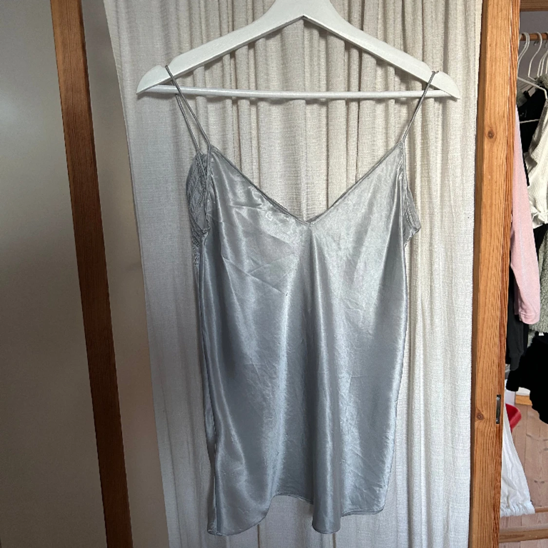 Grå/Silvrig silkeslinne - 91