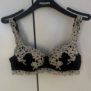 intimissimi bh - Hej! Säljer min nästintill oanvända intimissimi bh då jag inte tycker att den sitter som önskat på mig!! Hör av dig vid frågor!!💐 
