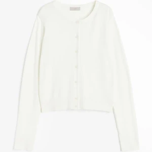 Vit kofta - Vit kofta från H&m som är as snygg och populär. Slutsåld på hemsidan. 