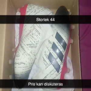 Fotboll skor i super condition - Fotbollsskor i super condition kommer utan fotbollsskor boxen