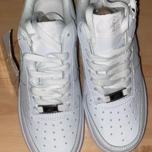Nike Air Force, OANVÄNDA!! - Oanvända dammodell! Storlek 37