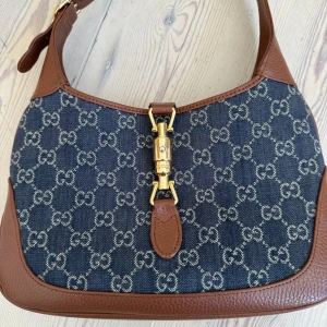 Gucci Jackie Small Shoulder Bag - Varsamt använd Storlek Small: W27,5cm x H19cm x D4cm