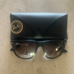 Rayban Boyfriend Solglasögon - Grisch glasögon