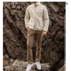 Pelle P byxor  - Tjenixen!  Säljer ett par byxor i färgen ”toffee” Nypris 1400:- Använda 2 gånger.  Funkar perfekt att klä upp samt om man bara vill använda byxorna till golfbanan. Modellen heter sport trousers och känns precis som ett par chinos.