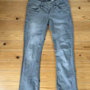 Säljer mina assnygga gråa Ltb Valerie jeans i storlek xs! De är i perfekt skick och ser ut som nya. Hör av dig för fler frågor☺️