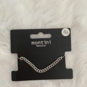 Armband - Ett kedje armband som jag inte använder. Den passar till killar och tjejer super fin. Det är inte min stil riktigt 