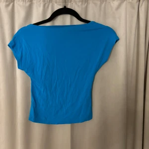 Topp - Topp med öppen rygg perfekt till sommaren. 