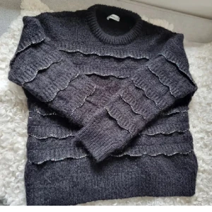 Stickad tröja - Säljer nu min såå snygga stickade tröja då den tyvärr inte kommer så mycket till användning💞