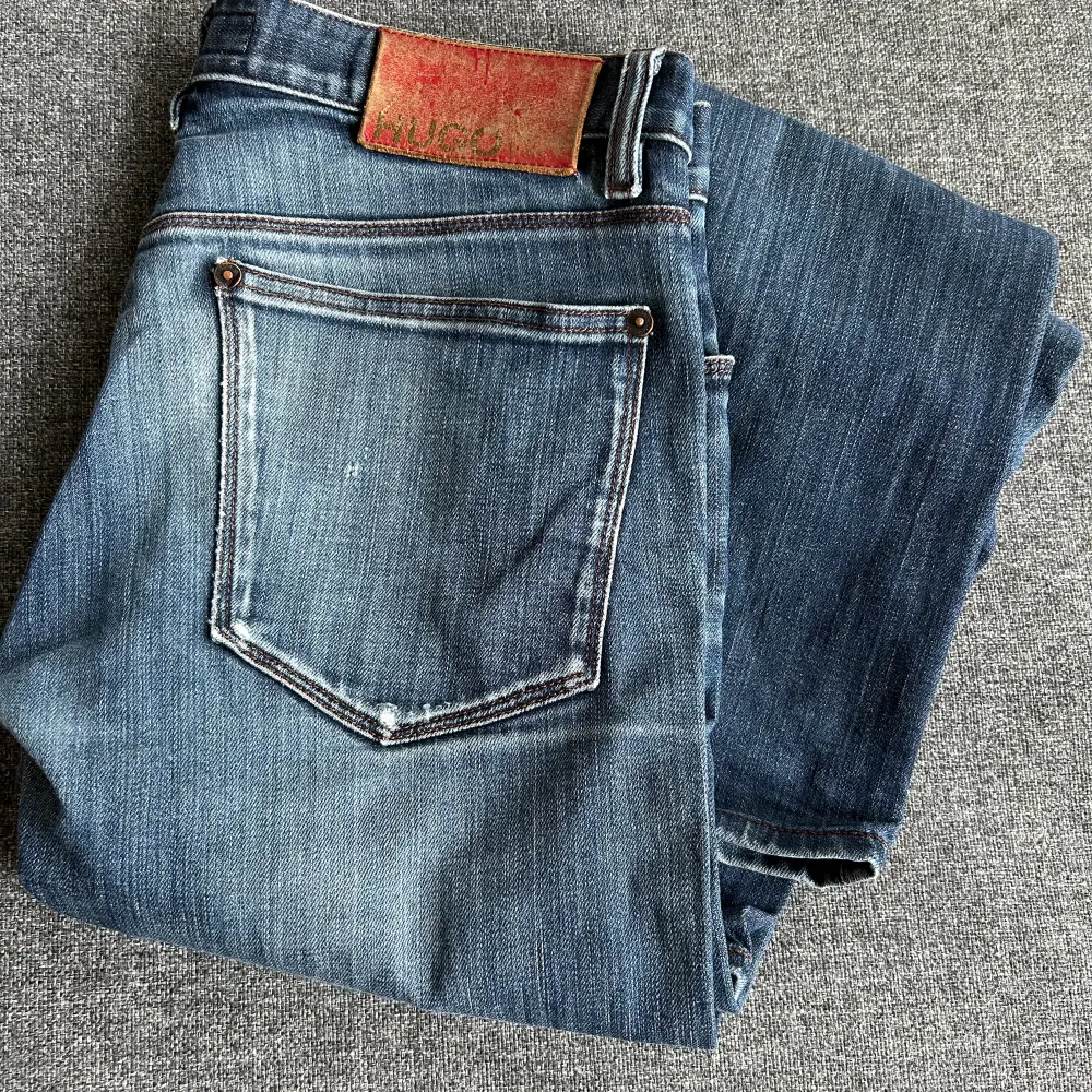 Ett par Hugo boss jeans som är straight modell. . Jeans & Byxor.