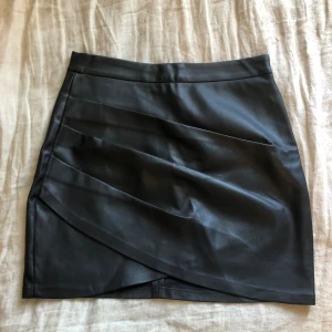 Skinn kjol - Fin skinn kjol ( inte äkta)