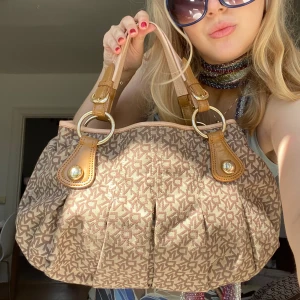 DKNYväska💞 - Superfin ! Perfekt till våren! I fint skick!💓💓