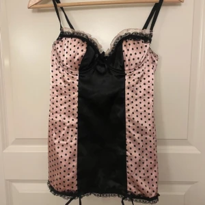 Söt rosaprickig linne - Super sött rosaprickig linne i storlek S som inte kommer till andvändning