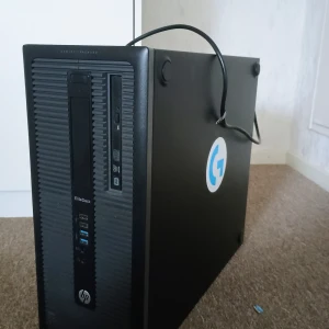 Säljer dator med väldigt bra pris för värdet - Säljer dator med hög prestanda på grund av lite användning på grund av lite tid, datorn är i ny kondition utan repor samt skärmen. Dator delar: Gt 1030 i5 16gb ram Skärm specifikationer: 60hz  1080p Ips panel 1300gb lagring 