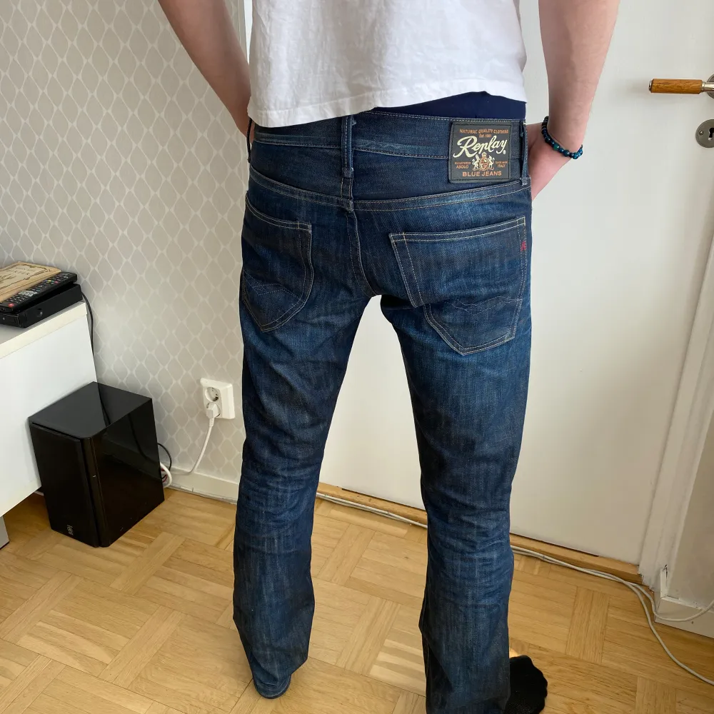 Jätte snygga replay jeans i nyskick storlek 31/32. Jeans & Byxor.