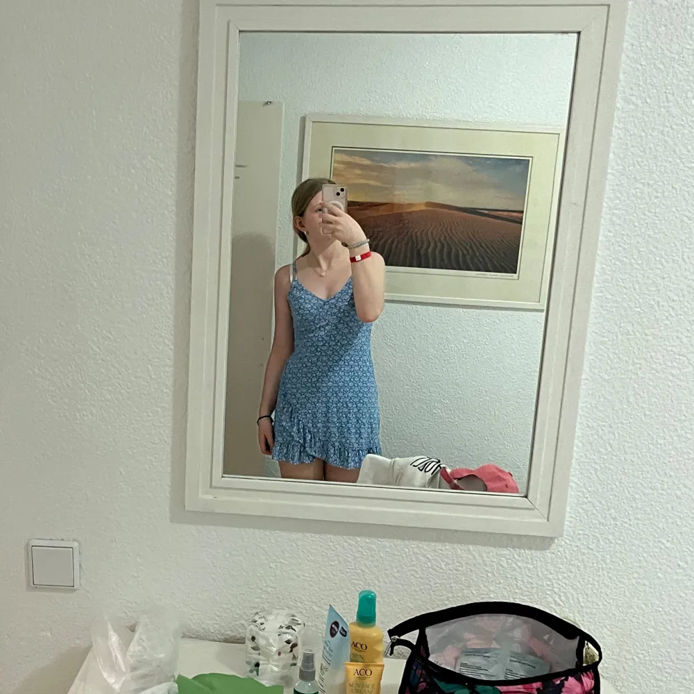 Söt blå sommarklänning från Gina💙 Använd 2 gånger, i bra skick men för liten för mig💙. Mekot.