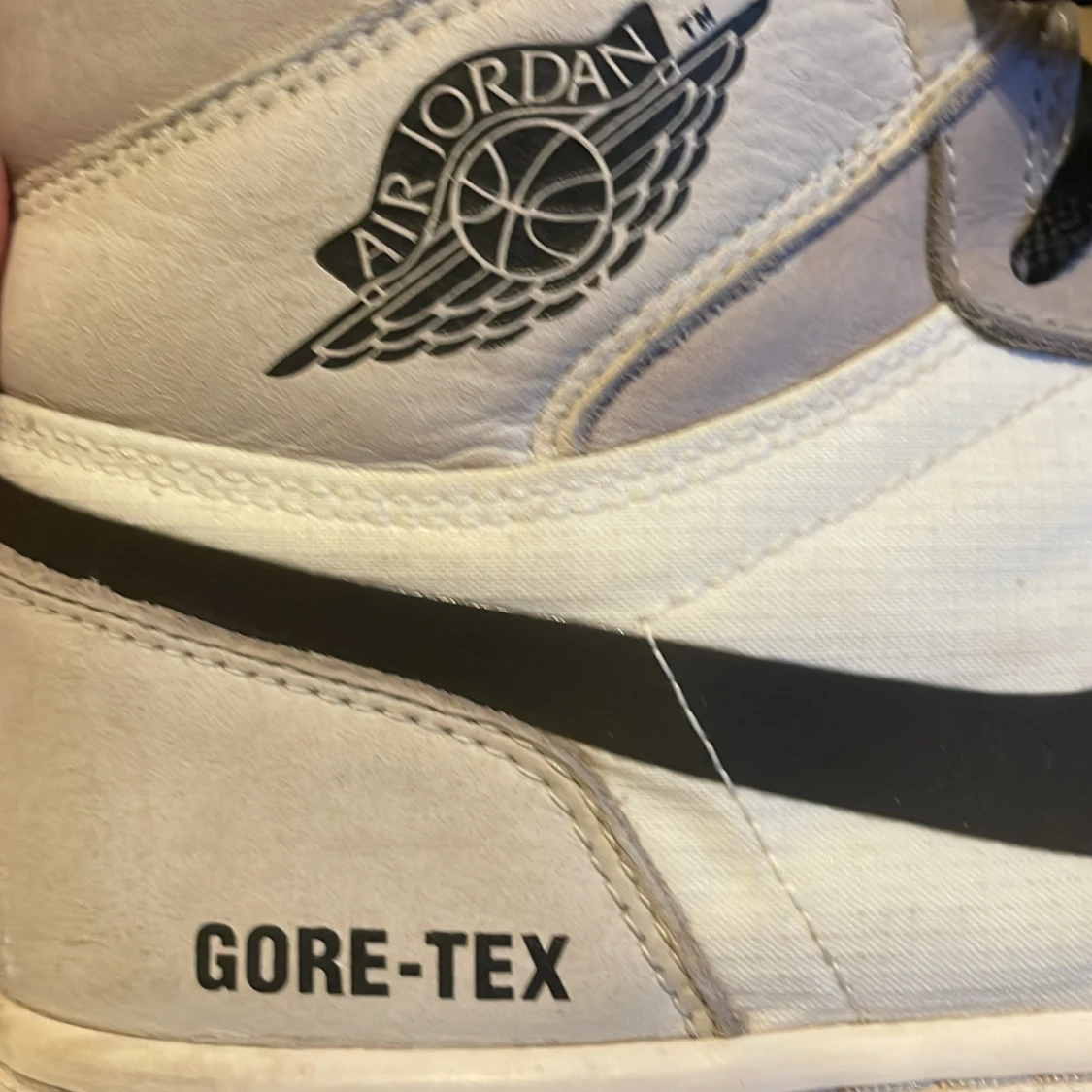 Jordan 1 Gore-Tex “bone” - 90