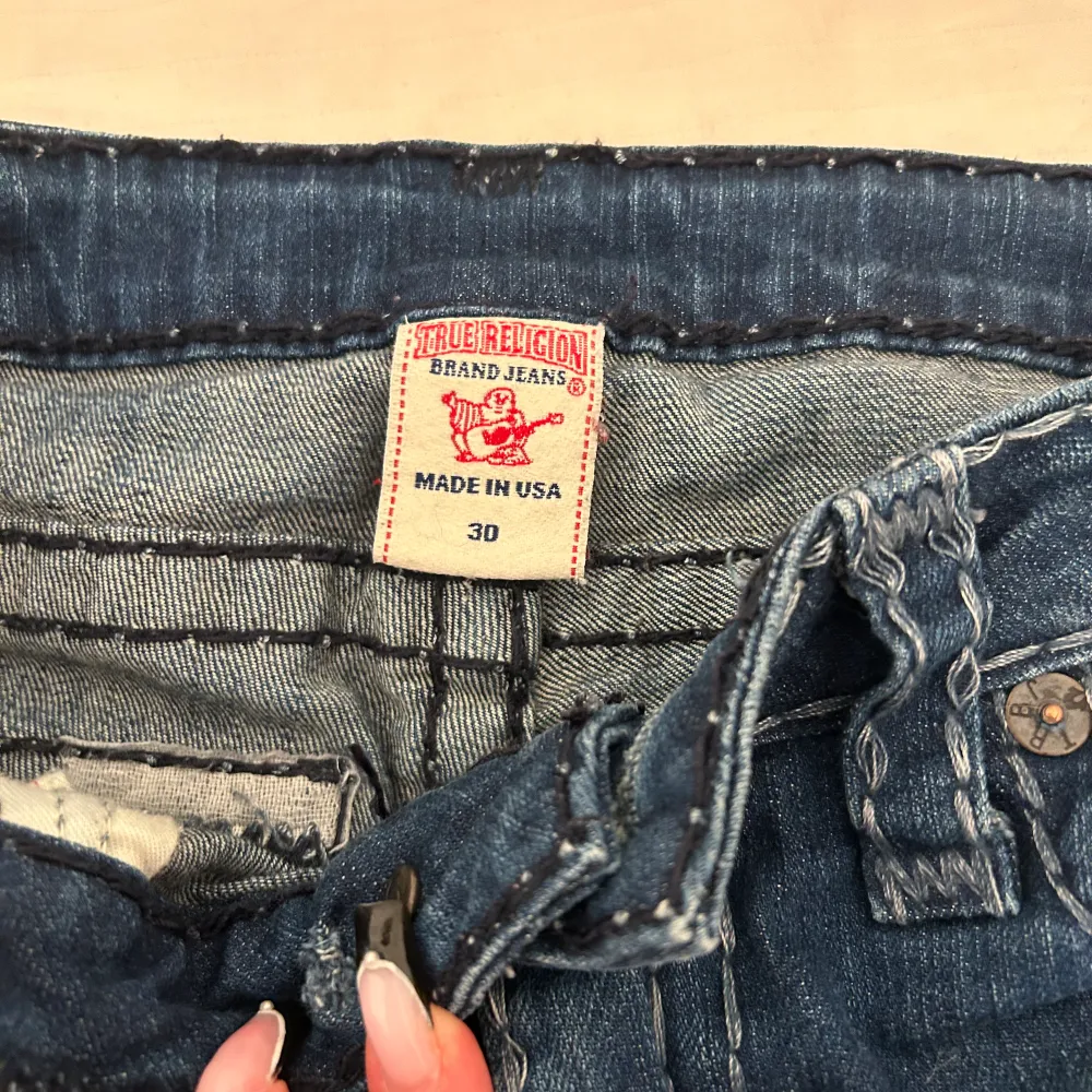 Ett par fina lågmidjade True Religions som inte kommer till användning. Inga defekter💞. Jeans & Byxor.