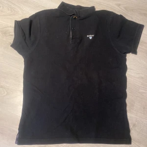 Barbour Piké - Säljer helt ny Barbour piké, säljer den för jag ej använder den alls. Aldrig använd!! Priset kan såklart diskuteras vid snabb affär😁