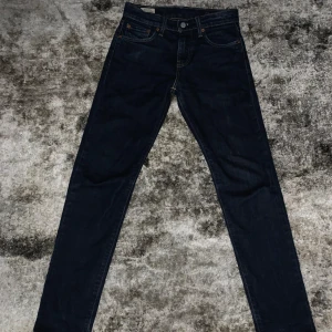 Levis 512  - LEVIS 512 knappt använda (Max använda 7 gånger) ingen synlighet på användning. Säljer för att jag inte har någon användning av dom. NYPRIS 1099KR 🤑. Pris går att diskutera 