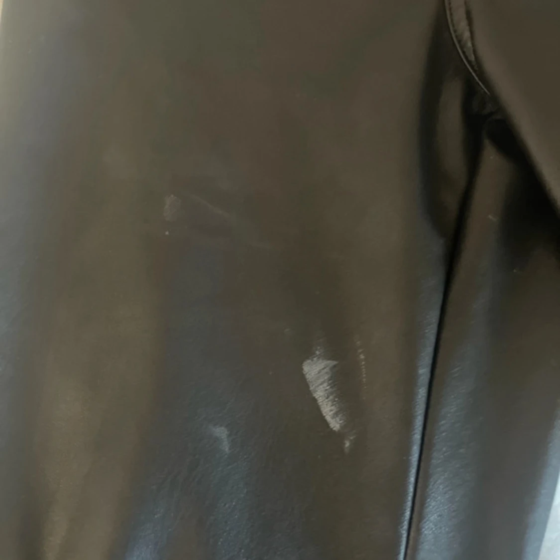 Bootcut utsvängda skinnbyxor - 91