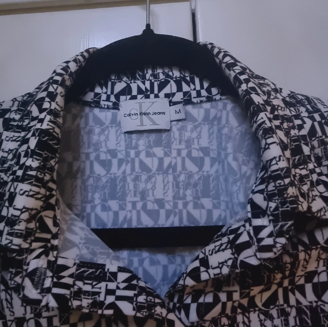 Svartvit skjorta  - 90