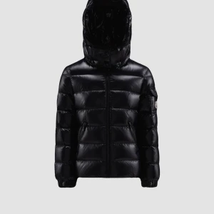 Moncler bady down jacket - Intressekoll på min moncler bady jacka i strl 14y (motsvarar xs/s). Endast använd ett fåtal gånger och säljs pga att jag inte längre får användning för den. Nypris 9.310 kr. Kom med prisförslag i meddelande 🥰