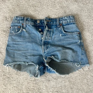 Zara shorts - Short i storlek 36 från zara