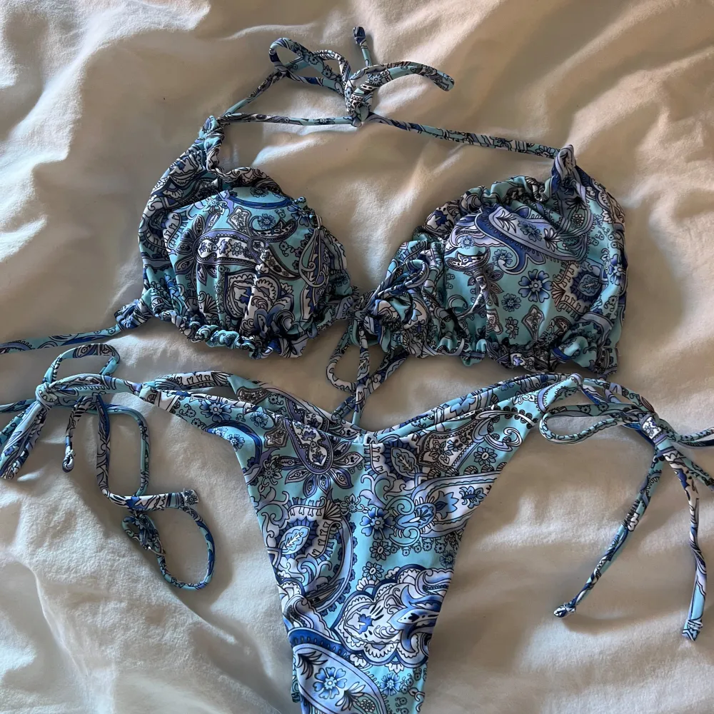 HELT OANVÄND bikini från Shein storlek M  Mamma Mia vibes . Övrigt.