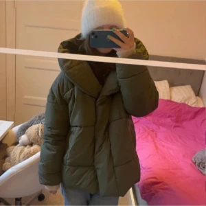 Vinterjacka - Super fin vinter jacka i mycket bra skick! Liknar den populära jackan från object!💕
