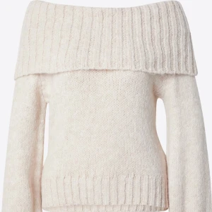 Stickad offshoulder - Mysig stickad offshoulder i beige färg, perfekt till hösten🤎  använd max 3 ggr, säljer pga ingen användning🤍 Den är väldigt töjbar över axlarna så skulle säga att den passar mellan xs-M ordinarie pris 455kr Säljer för 120kr+frakt💗