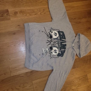 Grå/mörkgrön hoodie  - Bra skick, inte använd alls!