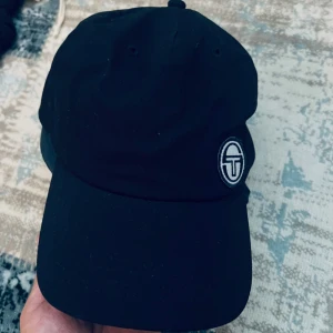 Sergio tachinni keps  - Använd 2-3 gånger passar inte mig