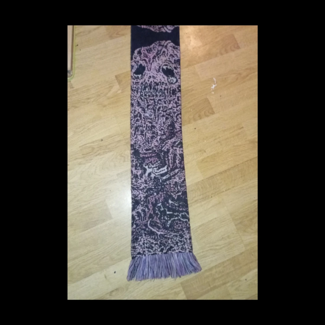 Geleregen halsduk. Comic art - 91