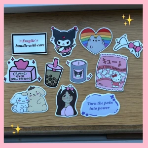 Klistermärken 🍓✨ - Klistermärken i olika motiv, alla målade av lovelyhomecraft 🤍🍓 8 kr/styck eller mängdrabatt! Frakt (frimärke 18 kr)! 